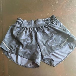 Lululemon camo hotty hot shorts size 4